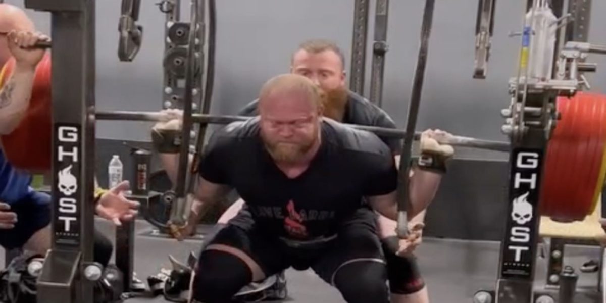 phillip-herndon-squats-412.7-kilograms-(910-pounds)-for-new-massive-personal-record