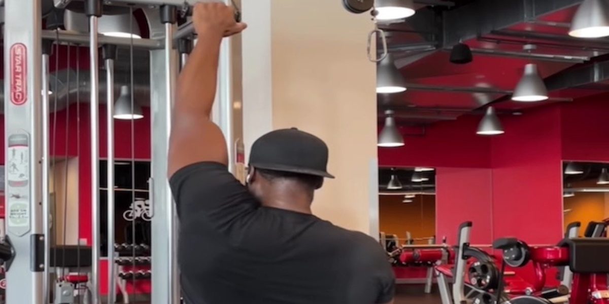 how-to-do-the-single-arm-lat-pulldown-for-back-and-biceps-gains