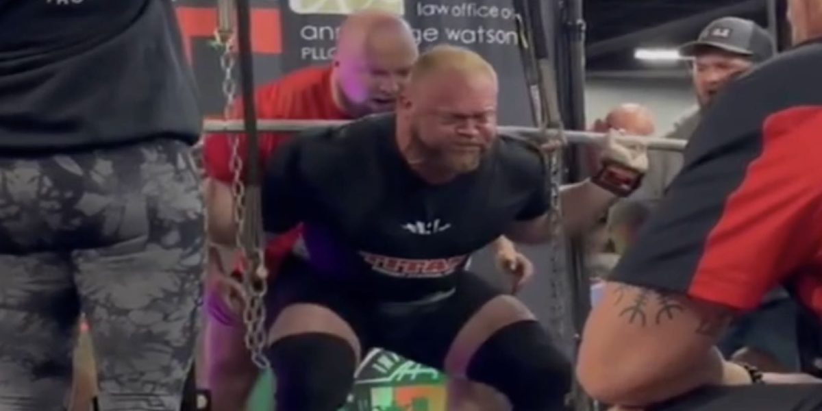 phillip-herndon-(125kg)-squats-411-kilograms-(906.1-pounds)-for-raw-all-time-world-record