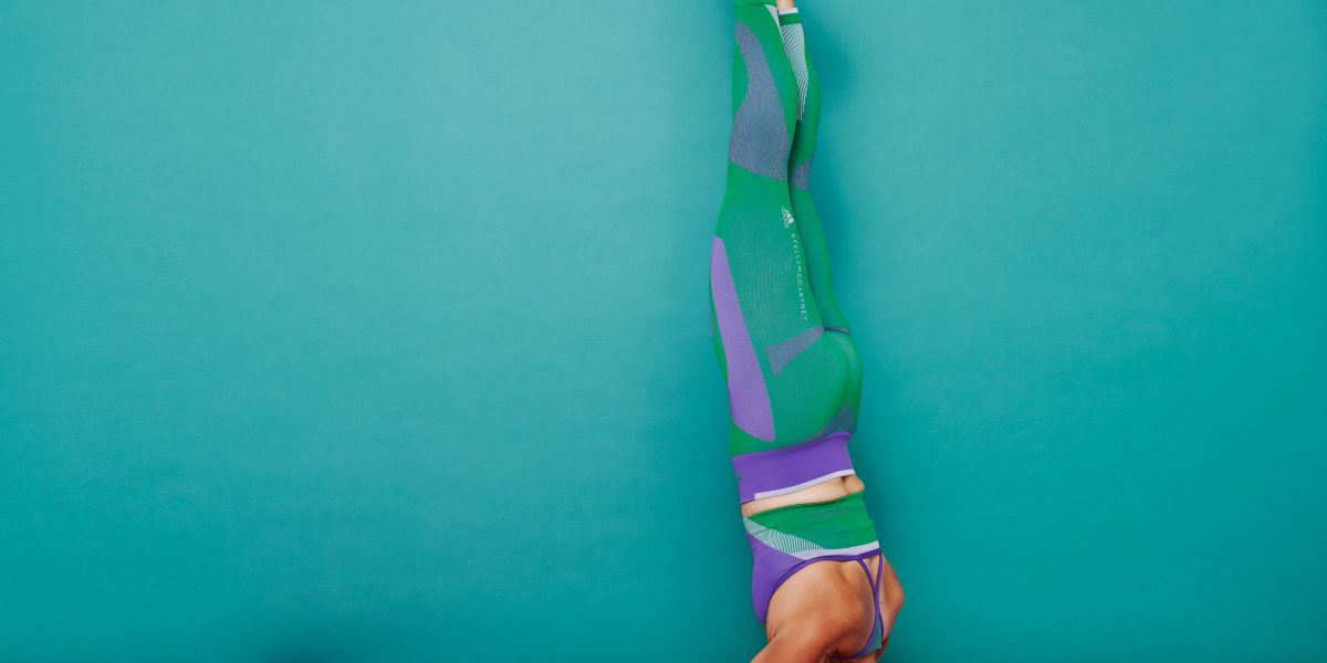 how-to-do-the-headstand-pose-in-yoga-without-kicking-your-way-up