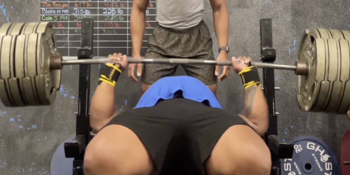 julius-maddox-crushes-a-330-kilogram-(727.5-pound)-bench-press-with-a-long-pause