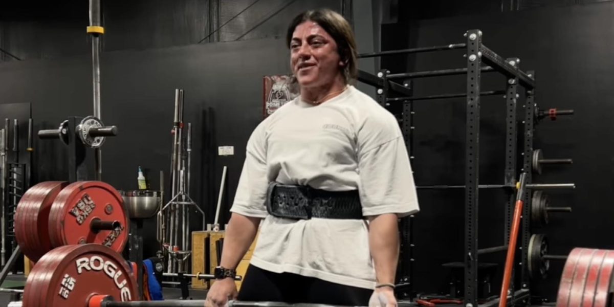 hunter-henderson-records-her-first-raw-conventional-deadlift-past-the-226.8-kilogram-(500-pound)-barrier