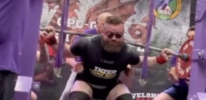 reece-fullwood-(125kg)-squats-4125-kilograms-(909.4-pounds)-for-raw-world-record