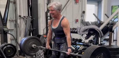 73-year-old-powerlifter-mary-duffy-deadlifts-nearly-triple-bodyweight-—-140.6-kilograms-(310-pounds)-with-chains