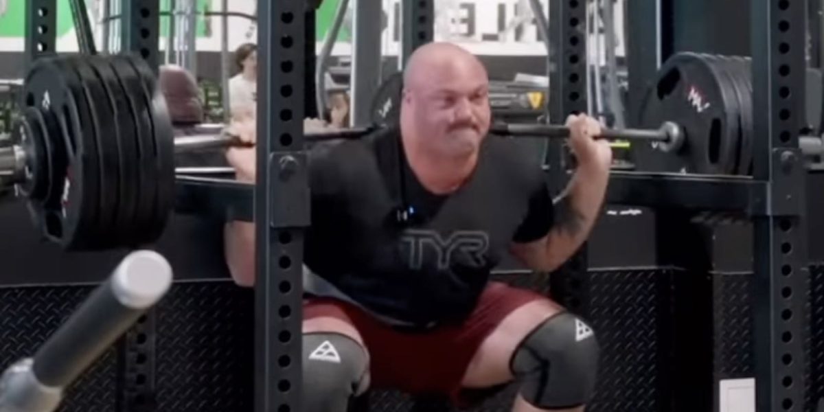 mitchell-hooper-squats-525-pounds-for-24-reps,-surpasses-tom-platz’s-previous-“record”