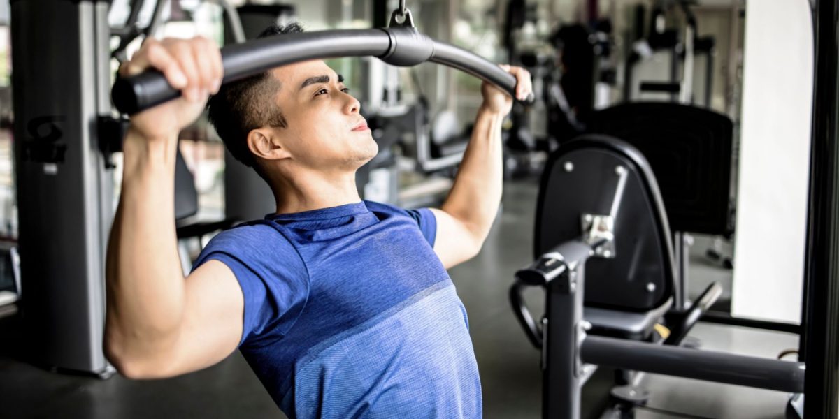 lat-pulldown-vs.-pull-up:-the-battle-for-a-bigger-back