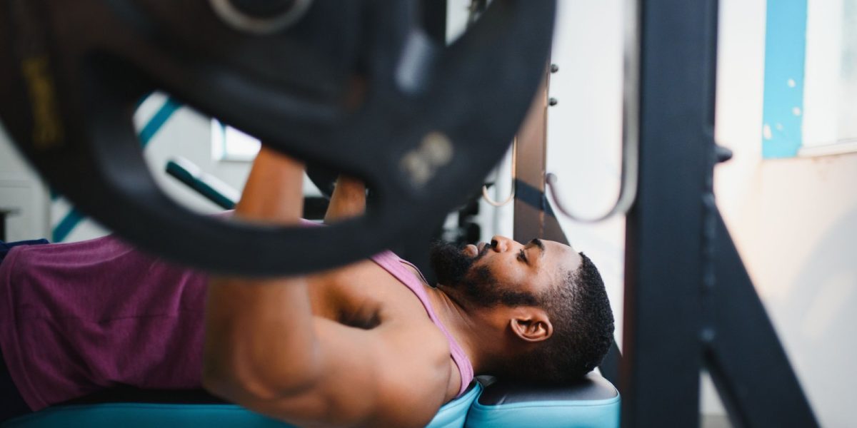 incline-bench-press-vs.-flat-bench-press:-rethink-your-go-to-chest-press