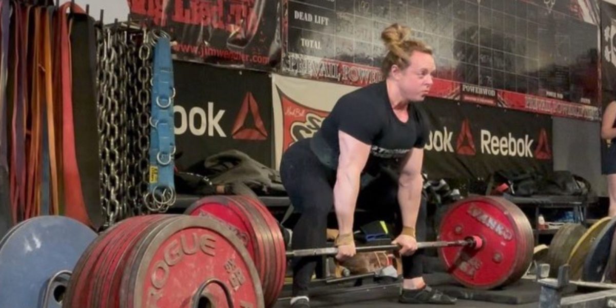 kristy-hawkins-pulls-over-272.1-kilograms-(600-pounds)-with-sumo-deadlift-for-first-time