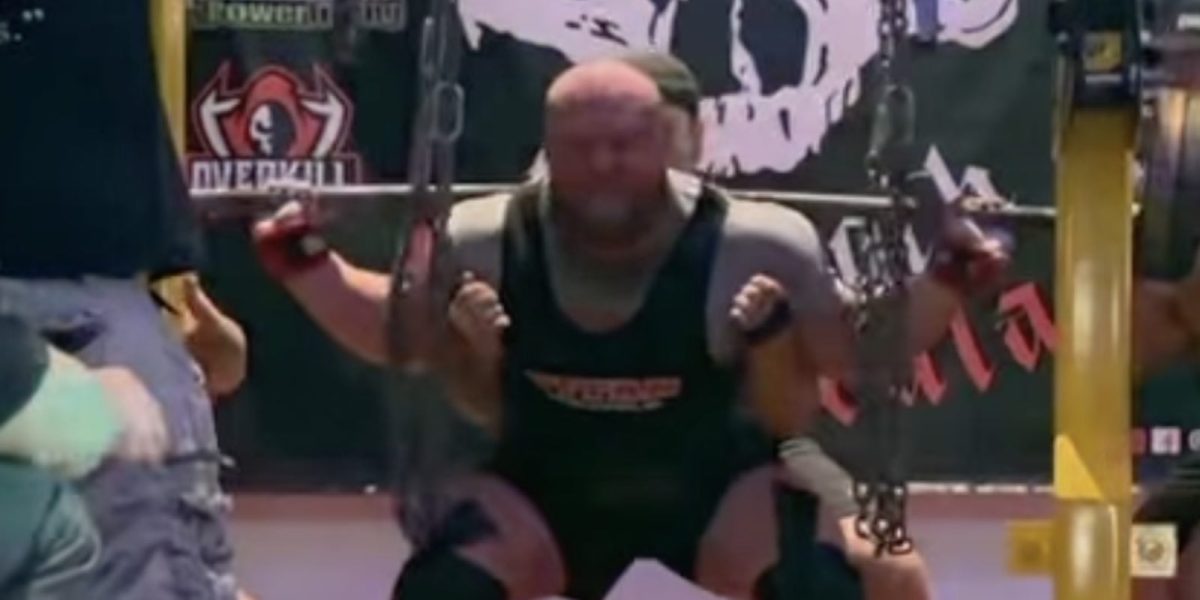 phillip-herndon-becomes-lightest-person-to-squat-453.9-kilograms-(1,000-pounds)-raw-with-wraps