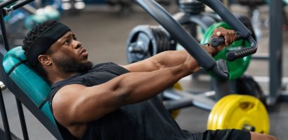 how-to-use-the-chest-press-machine:-a-detailed-guide-to-build-upper-body-muscle