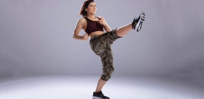 kick-your-way-to-a-stronger-core-with-these-4-moves