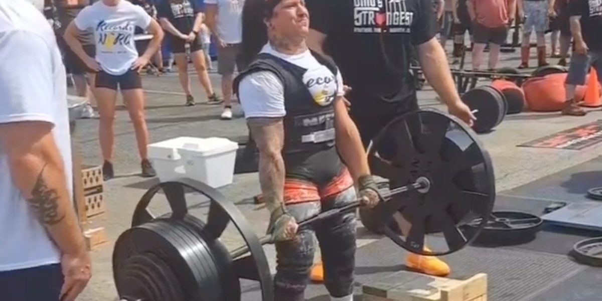 strongwoman-kira-wrixson-(u64-kg)-locks-out-6-times-body-weight-with-a-monstrous-385.5-kilogram-(850-pound)-18-inch-deadlift