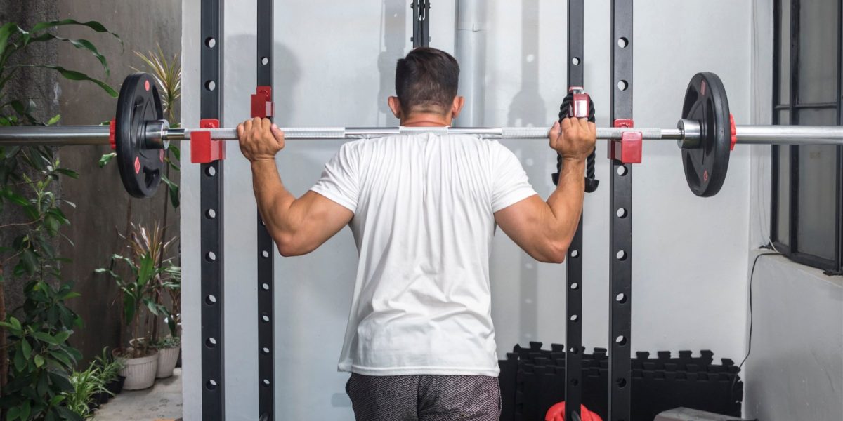 squat-stand-vs.-power-rack:-how-to-choose-your-gym’s-command-center