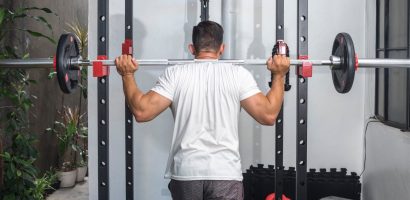 squat-stand-vs.-power-rack:-how-to-choose-your-gym’s-command-center