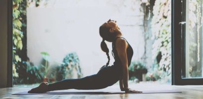 9-poses-de-yoga-asanas-pour-vous-aider-a-perdre-du-poids-rapidement