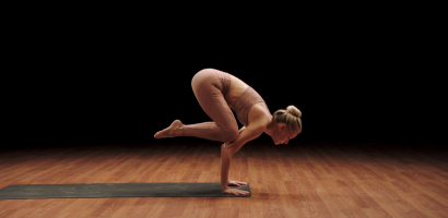 how-to-do-crow-pose-in-yoga-(kakasana)