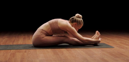 how-to-do-seated-forward-bend-in-yoga-(paschimottanasana)