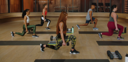 how-to-do-walking-lunges-for-lower-body-muscle,-strength,-and-stability